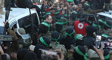 Gazze'de ateşkes ve esir takası anlaşması kapsamında 90 Filistinli esir serbest bırakıldı