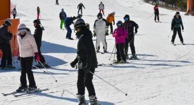 Hafta sonu ve sömestir tatilinde Sarıkamış Kayak Merkezi kayakseverlerle doldu