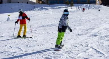 Kartalkaya yarıyıl tatilinin başlamasıyla kayakseverlerin ilgisiyle karşılaştı