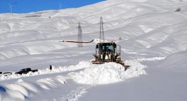 Muş'ta karla mücadele çalışmaları sürüyor