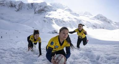 Türkiye'de ilk defa 'Kar Ragbi Şampiyonası' düzenlendi