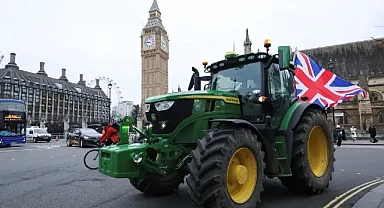 İngiliz çiftçiler veraset vergisine tepki için traktörlerle Londra sokaklarına indi