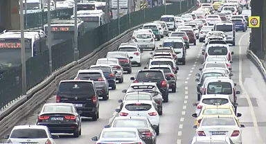 İstanbul'da haftanın ilk iş gününde trafik yoğunluğu yaşanıyor
