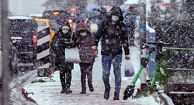 İstanbul'da kar yağışı dolayısıyla yarın okullar tatil edildi