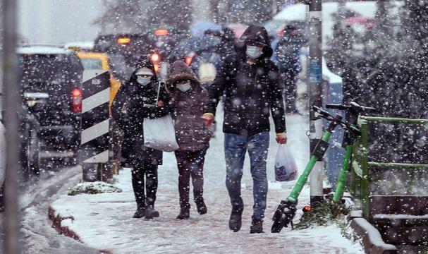 İstanbul'da kar yağışı dolayısıyla yarın okullar tatil edildi