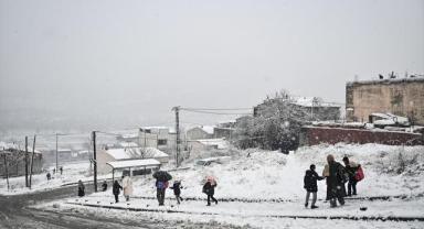 İstanbul'da kar yağışı ulaşımı olumsuz etkiledi