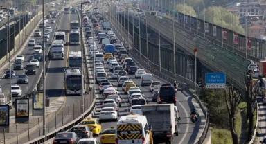 İstanbul'da sabah saatlerinde trafik yoğunluğu yaşanıyor