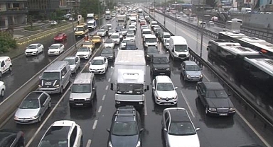 İstanbul'da sabah saatlerinde trafik yoğunluğu yüzde 76'ya çıktı