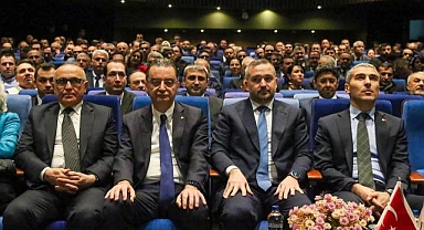 TCMB Başkanı Karahan, Uşak'ta iş dünyası temsilcileriyle bir araya geldi