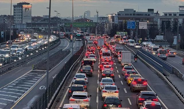 Trafiğe ocakta 165 bin 734 aracın kaydı yapıldı