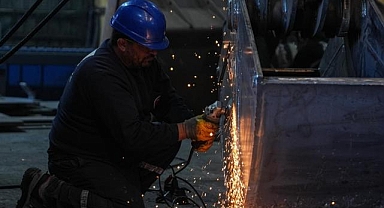 Ücretli çalışan sayısı Aralık 2024'te yıllık yüzde 2,2 artarak 15,6 milyonu aştı