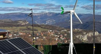 Yüzde 100 yerli üretim küçük ölçekli rüzgar türbinleri ihtiyaç alanlarında 5 saatte kurulabiliyor