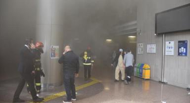 Akdeniz Üniversitesi Hastanesi Acil Servisi yangın nedeniyle tahliye ediliyor