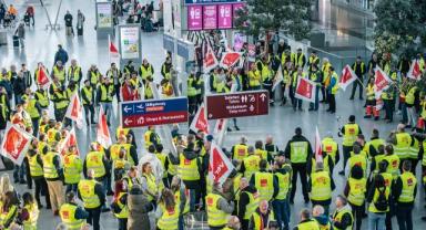 Almanya'daki havalimanlarında 24 saatlik grev başladı