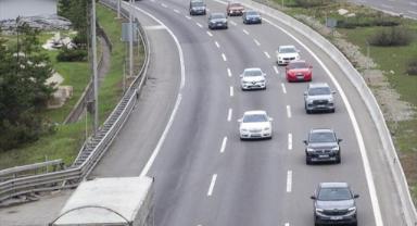 Anadolu Otoyolu'nun Bolu Dağı kesiminde bayram tatili hareketliliği kısmen başladı