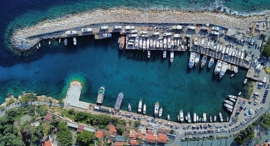 Antalya'daki turistik tekneler yaz sezonu için gün sayıyor
