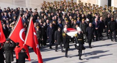 Çanakkale Zaferi'nin 110'uncu yıl dönümü dolayısıyla Anıtkabir'de tören düzenlendi