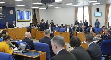 Emekli bayram ikramiyesinin yükseltilmesine yönelik düzenlemeyi de içeren kanun teklifi, Komisyonda kabul edildi (2)