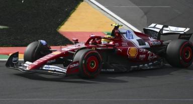 Formula 1 Çin Grand Prix'sinin sprint sıralama turunda Lewis Hamilton birinci oldu