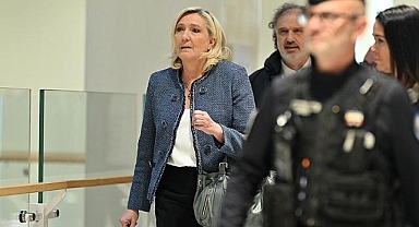 Fransa'da 2027 cumhurbaşkanı seçimleri için adaylığını duyuran Le Pen, yolsuzluktan suçlu bulundu