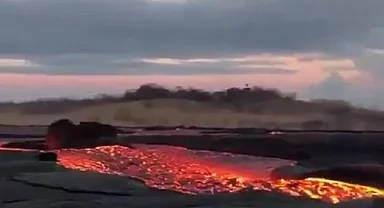 Hawaii'de Kilauea Yanardağı 300 metre yüksekliğe lav püskürttü