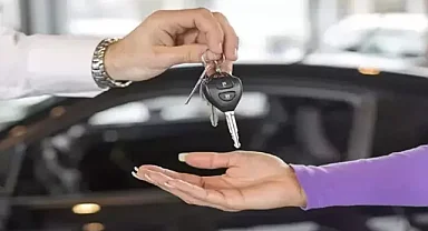 İngiltere'de araç satışları düşüş eğilimini beşinci aya taşıdı