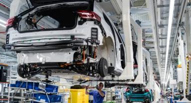 İngiltere'nin araç üretimi üst üste 12 aydır düşüyor