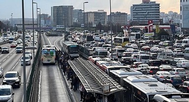 İstanbul'da akşam saatlerinde trafik yoğunluğu yüzde 80'e çıktı