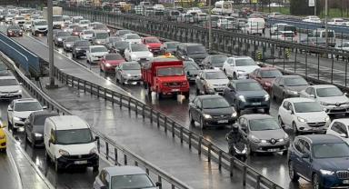 İstanbul'da akşam saatlerinde trafik yoğunluğu yüzde 83'e kadar çıktı