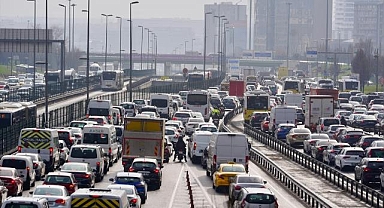 İstanbul'da akşam saatlerinde trafik yoğunluğu yüzde 83'e ulaştı