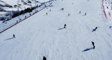 Kayak merkezlerinde en fazla kar kalınlığı 135 santimetreyle Palandöken'de ölçüldü