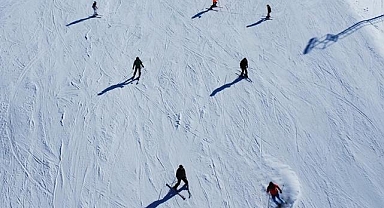 Kayak merkezlerinde en fazla kar kalınlığı 140 santimetreyle Palandöken'de ölçüldü