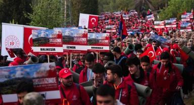 57. Alay Vefa Yürüyüşü Gelibolu'da gerçekleştirildi