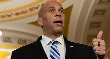 ABD'li Demokrat Senatör Booker, Trump'ın politikalarını protesto için 25 saat kürsüde konuşarak rekor kırdı