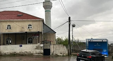 Aydın'da fırtına çatıları uçurdu