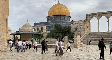 Hamas, İsraillilerin Mescid-i Aksa ve Harem-i İbrahim Camisi'ne baskın düzenlemesine tepki gösterdi: