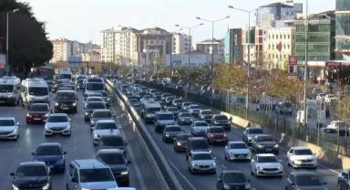 İstanbul'da akşam saatlerinde trafik yoğunluğu yaşanıyor