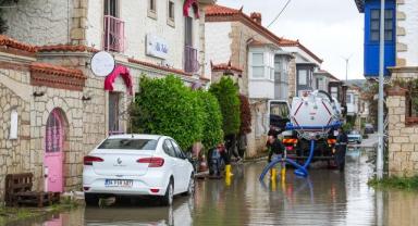 İzmir'de sağanak etkili oldu