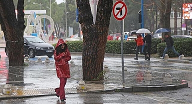 Muğla'da fırtınamsı rüzgar ve gök gürültülü sağanak hayatı olumsuz etkiliyor