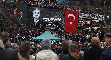 Sanatçı Volkan Konak memleketi Trabzon'da son yolculuğuna uğurlandı