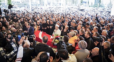 Sanatçı Volkan Konak son yolculuğuna uğurlanıyor