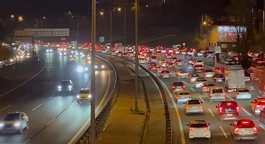 TEM'deki zincirleme kaza, FSM Köprüsü girişinde trafik yoğunluğuna neden oldu