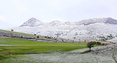 Bayburt'un yüksek kesimlerinde kar etkili oldu