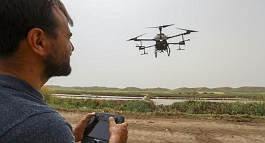 Edirne'de çiftçiler dronla çeltik ekimi yaparak maliyetleri düşürüp verimi artırıyor