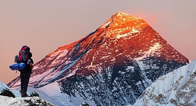 İngiliz dağcı Cool, Everest'in zirvesine 19. kez tırmanarak kendi rekorunu kırdı