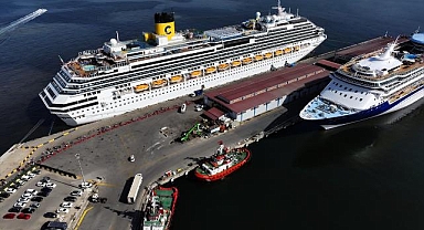 İzmir'e kruvaziyerle 4 bin 540 turist geldi