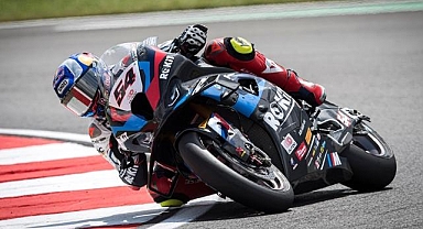 Milli motosikletçi Toprak Razgatlıoğlu, Çekya'da superpole yarışını da kazandı 