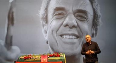 Yönetmen Ali Özgentürk için Atlas Sineması'nda tören düzenlendi