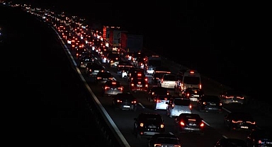 Bayram tatilinden dönen sürücüler, İzmir, Manisa ve Aydın'da akıcı yoğunluk oluşturdu