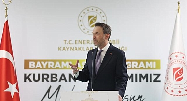 Enerji ve Tabii Kaynaklar Bakanı Bayraktar, Bakanlık personeliyle bayramlaştı: